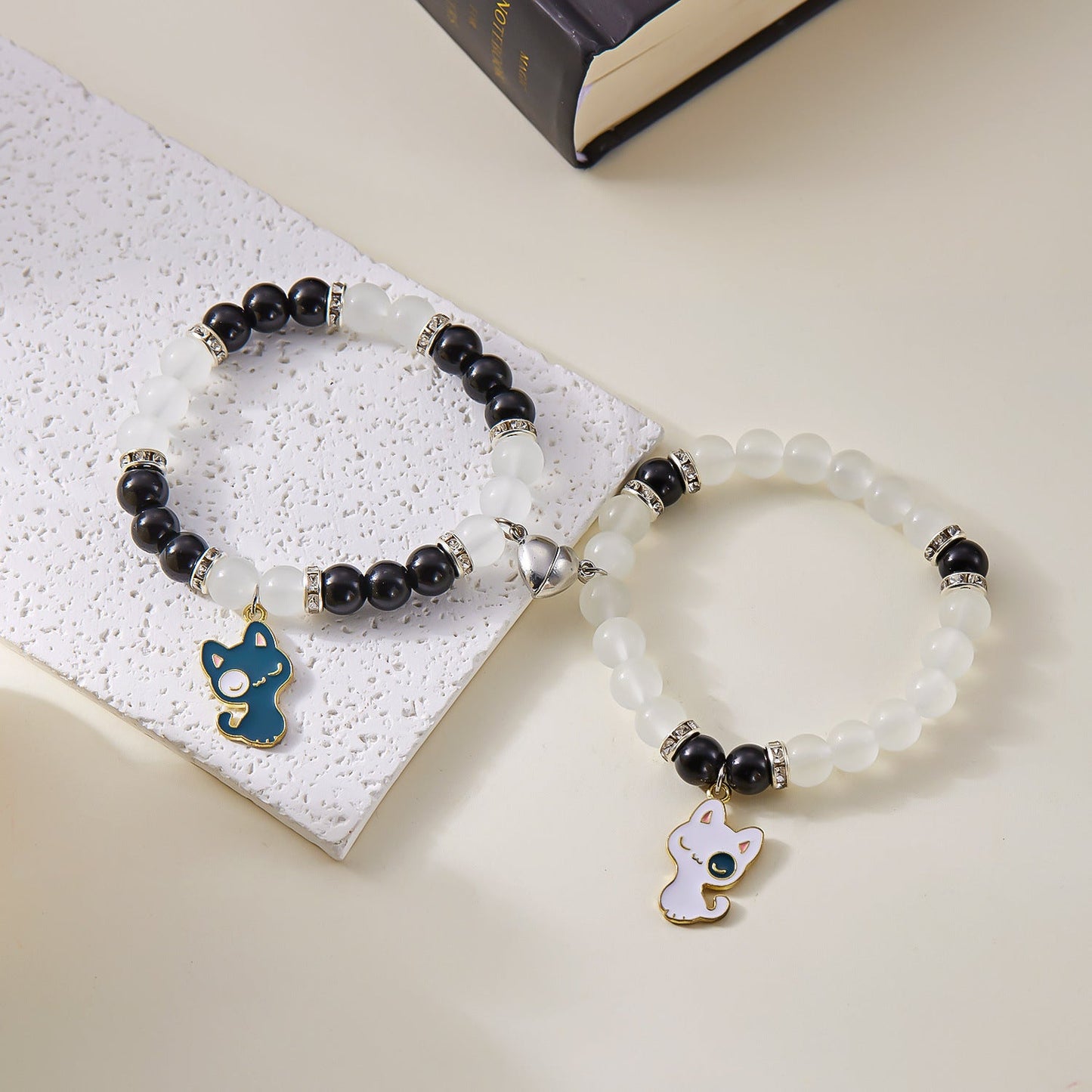 Charming Cat Magnetic Bracelet | Eterlia